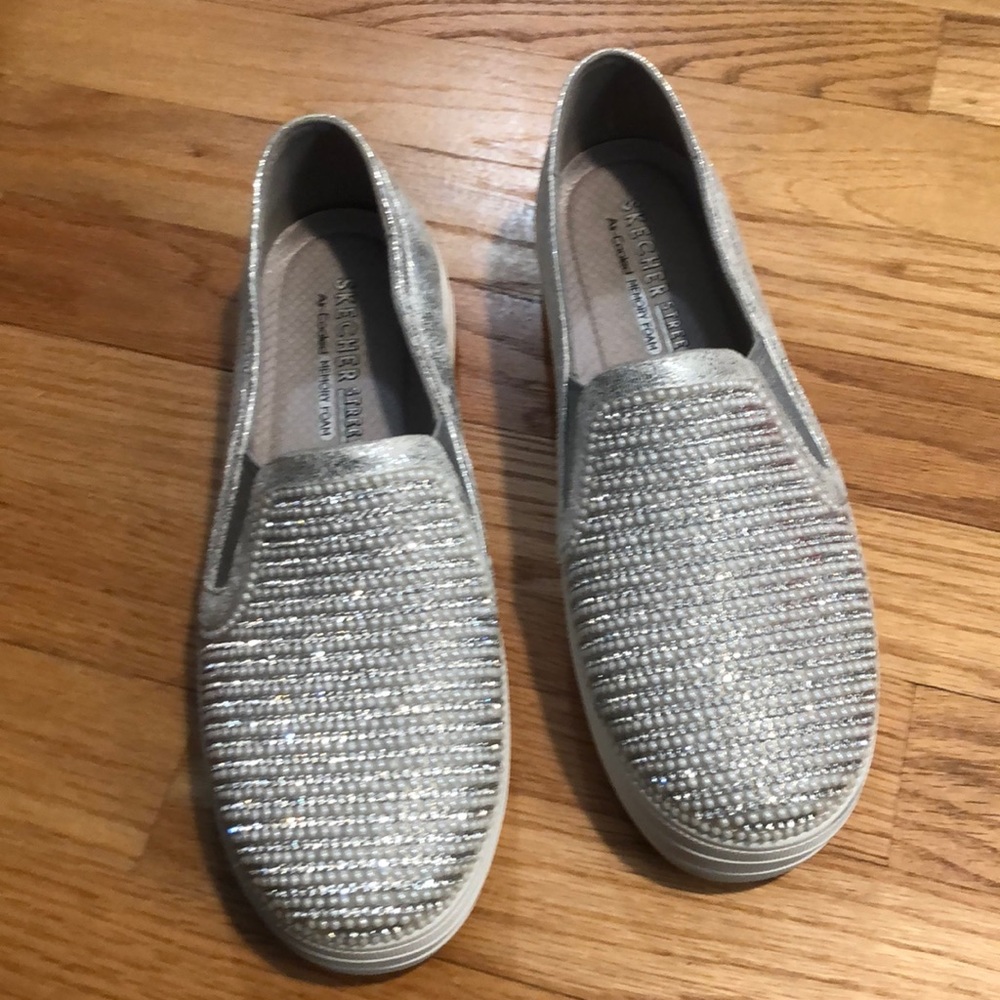 Skechers street air cooled memory foam size 6